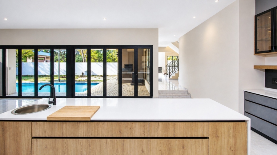 5 Bedroom Property for Sale in Meerhof North West